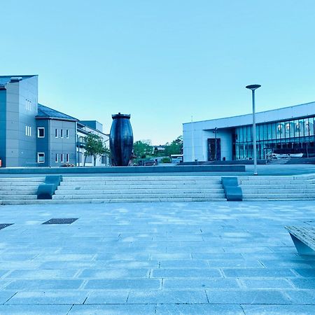 Husnes Sentrum Hotell Bagian luar foto