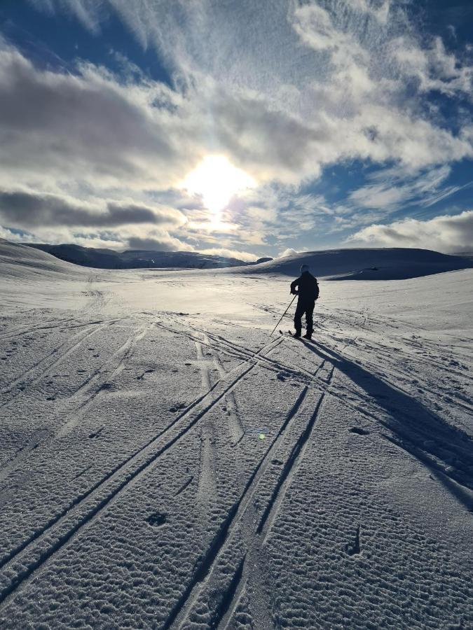 Husnes Sentrum Hotell Bagian luar foto