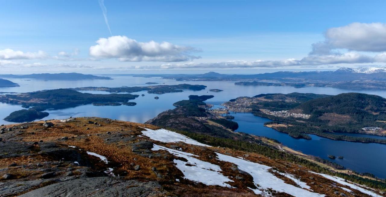 Husnes Sentrum Hotell Bagian luar foto
