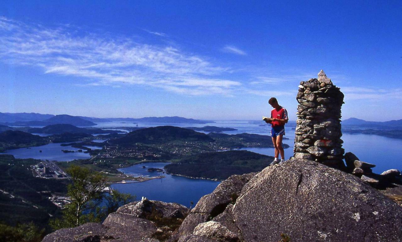 Husnes Sentrum Hotell Bagian luar foto