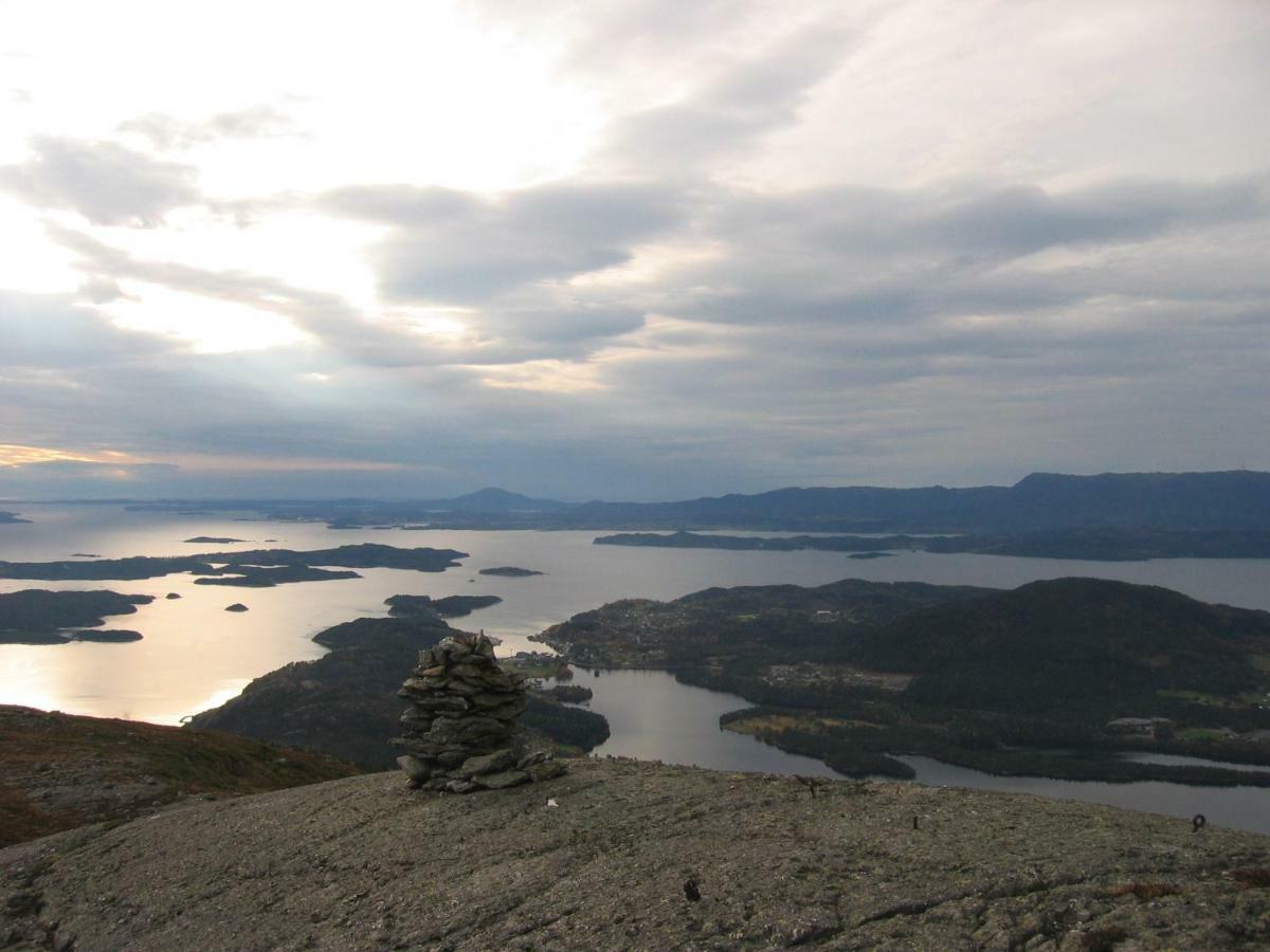Husnes Sentrum Hotell Bagian luar foto
