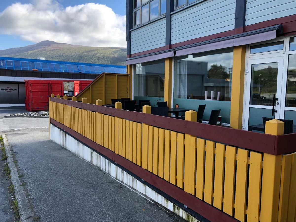 Husnes Sentrum Hotell Bagian luar foto