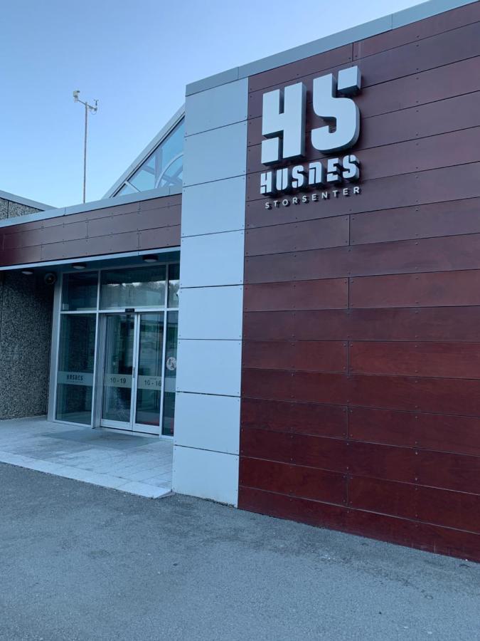 Husnes Sentrum Hotell Bagian luar foto