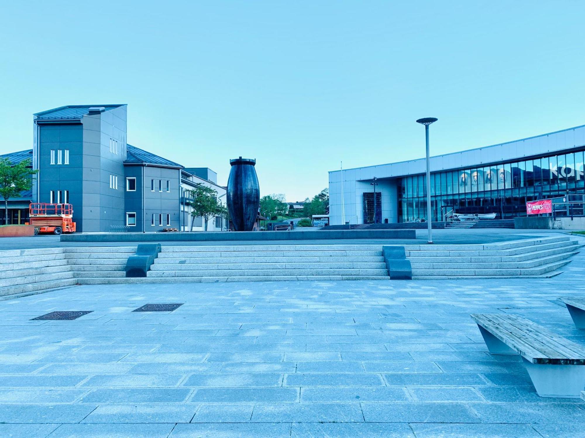 Husnes Sentrum Hotell Bagian luar foto